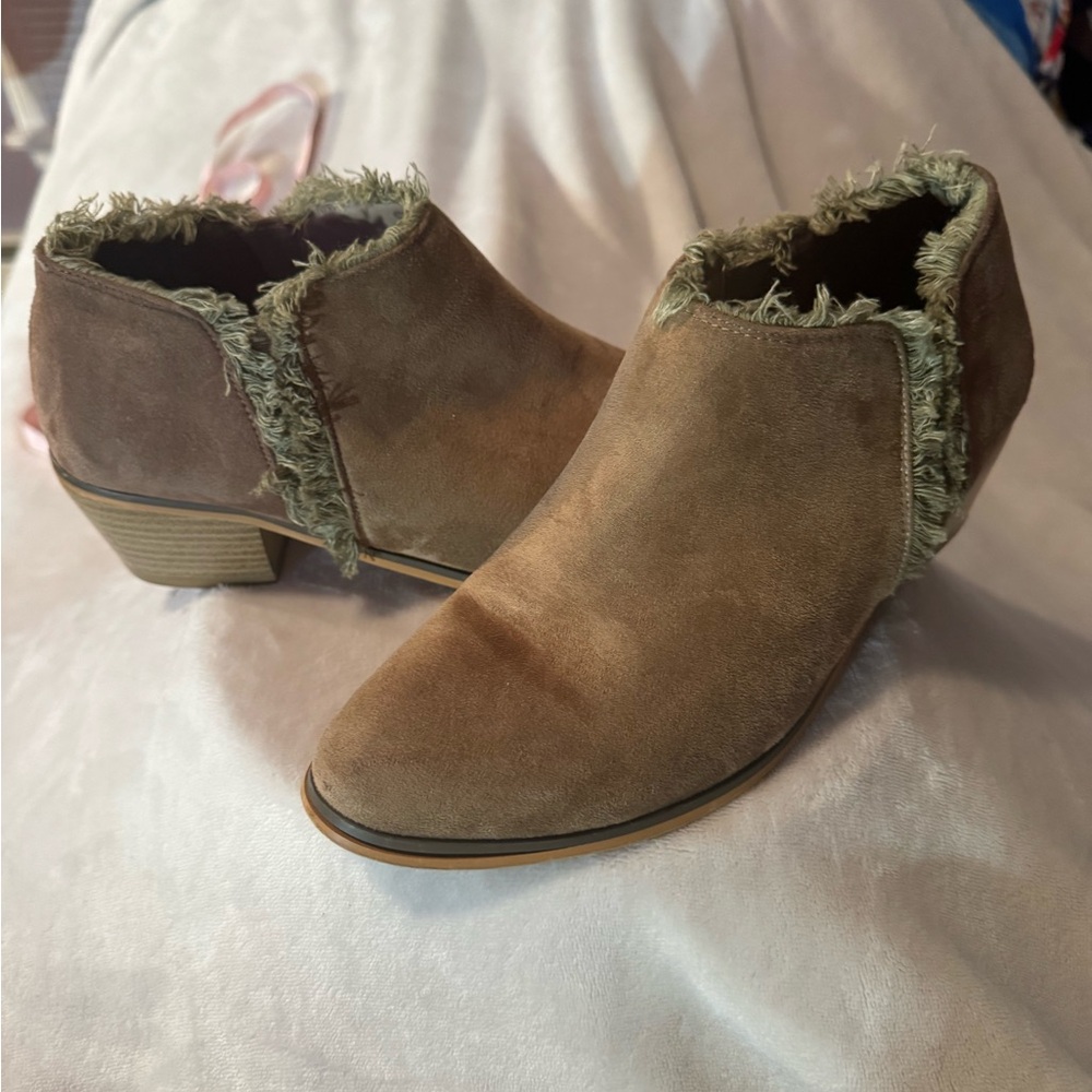Fringed Tan Ankle Boots